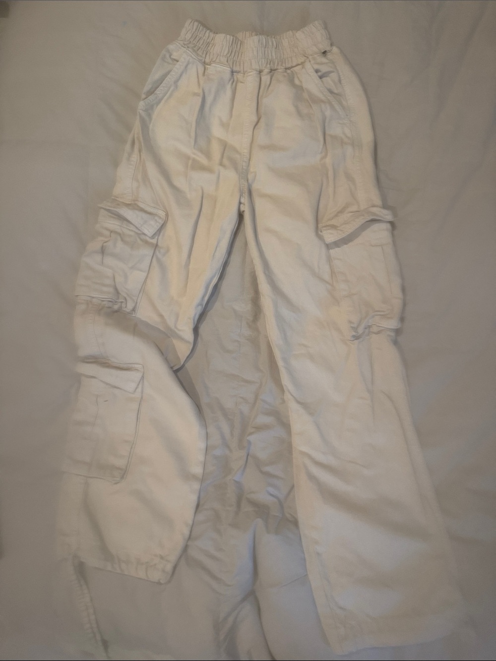 PrettyLittleThing White Cargo pants!